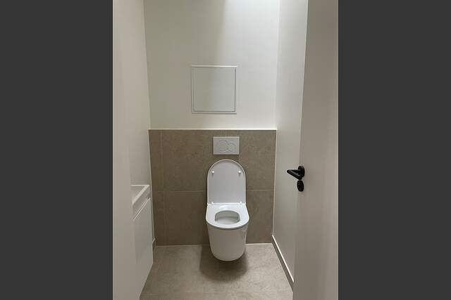 Toilet 2