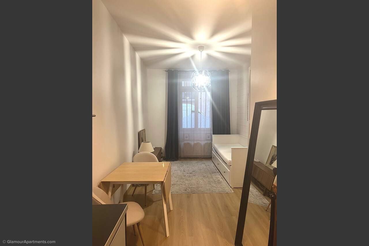 Studio on Rue de Mondovi