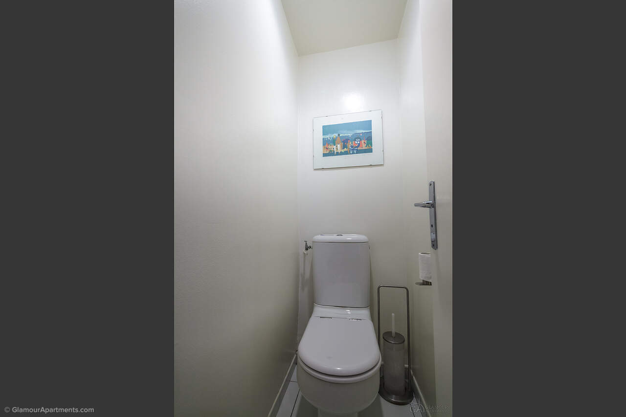Toilet 2