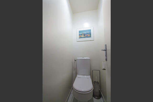 Toilet 2